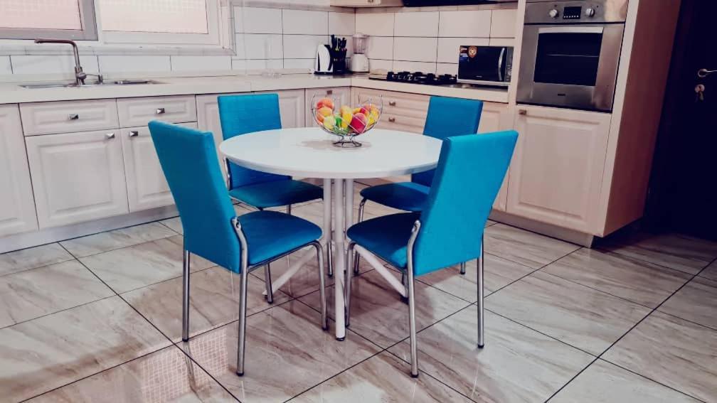 Bertha'S Court D-Plus Apartments Dzorwulu Екстериор снимка