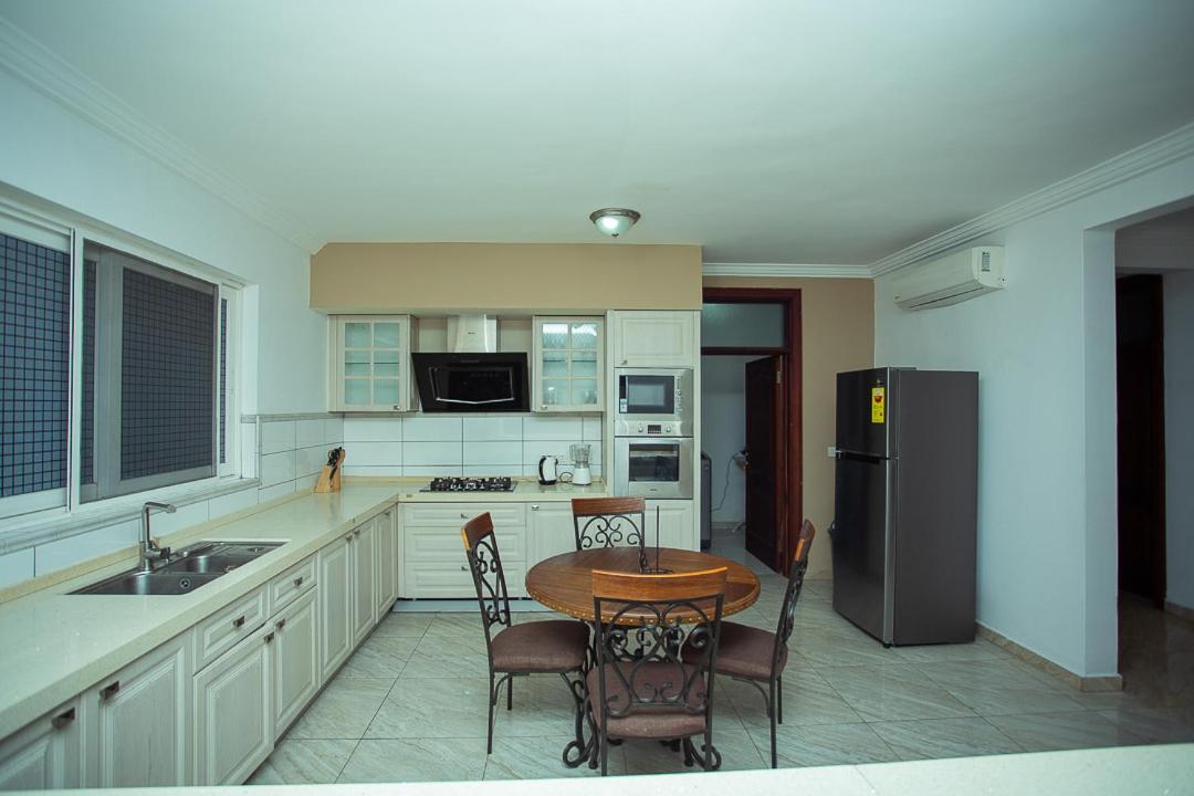 Bertha'S Court D-Plus Apartments Dzorwulu Екстериор снимка