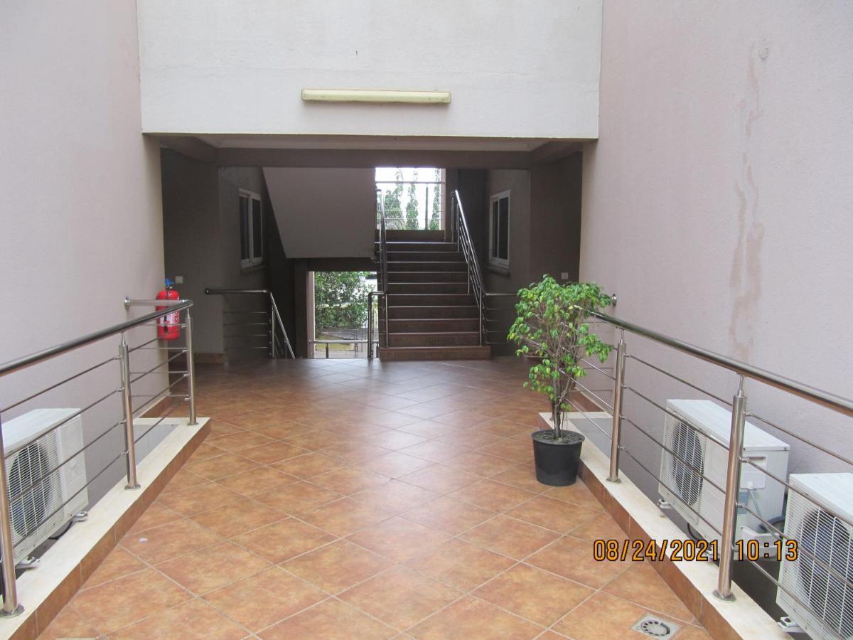Bertha'S Court D-Plus Apartments Dzorwulu Екстериор снимка