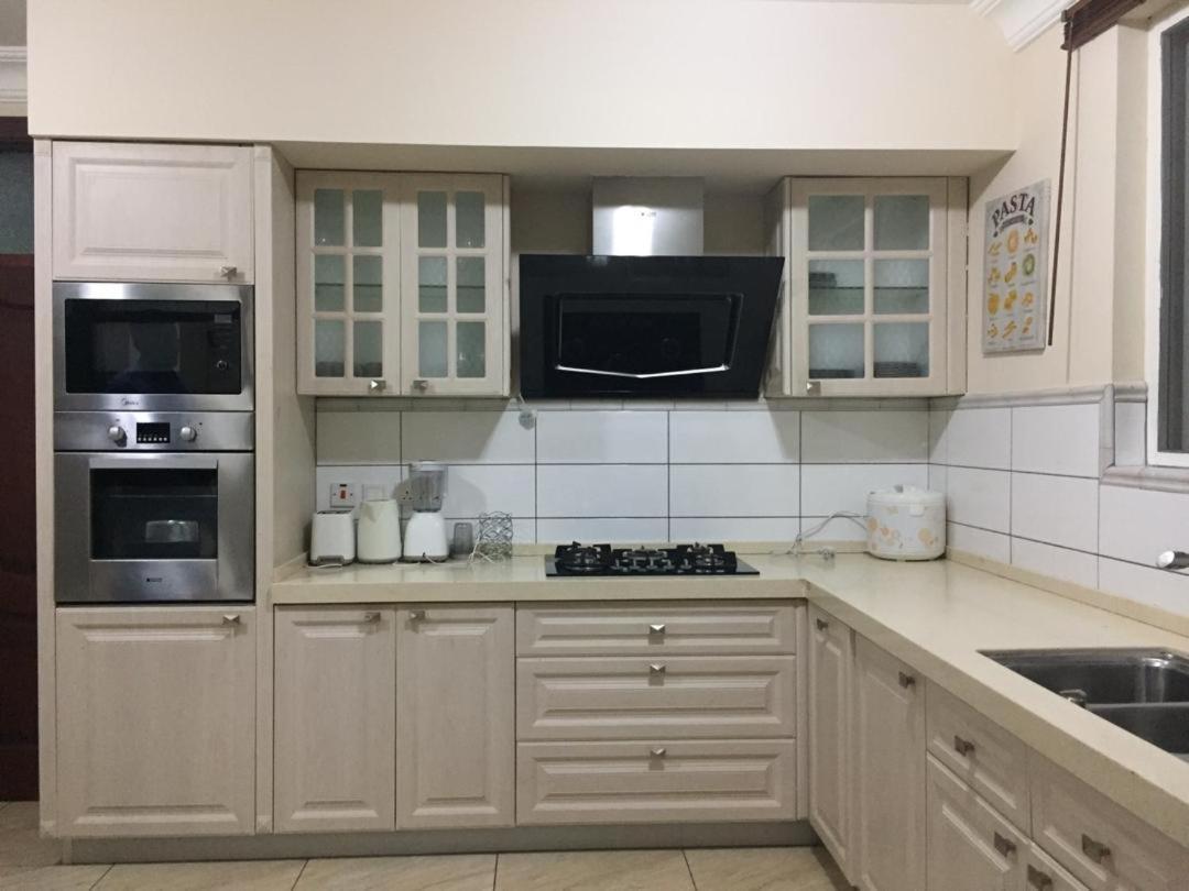 Bertha'S Court D-Plus Apartments Dzorwulu Екстериор снимка