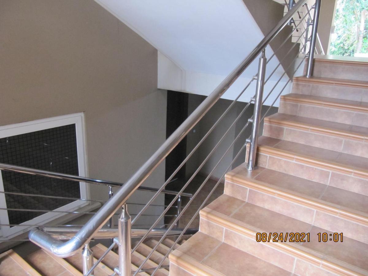 Bertha'S Court D-Plus Apartments Dzorwulu Екстериор снимка