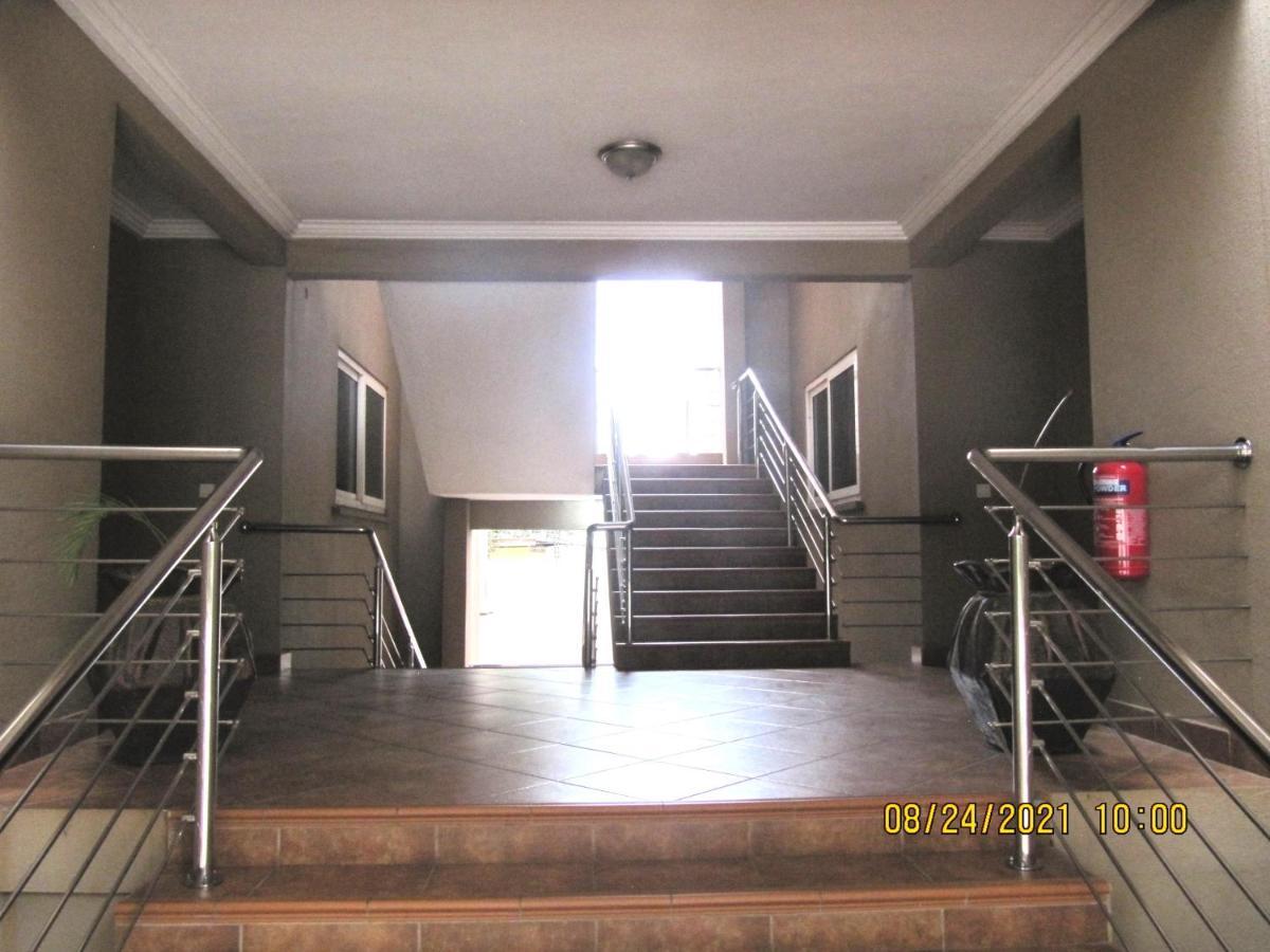 Bertha'S Court D-Plus Apartments Dzorwulu Екстериор снимка